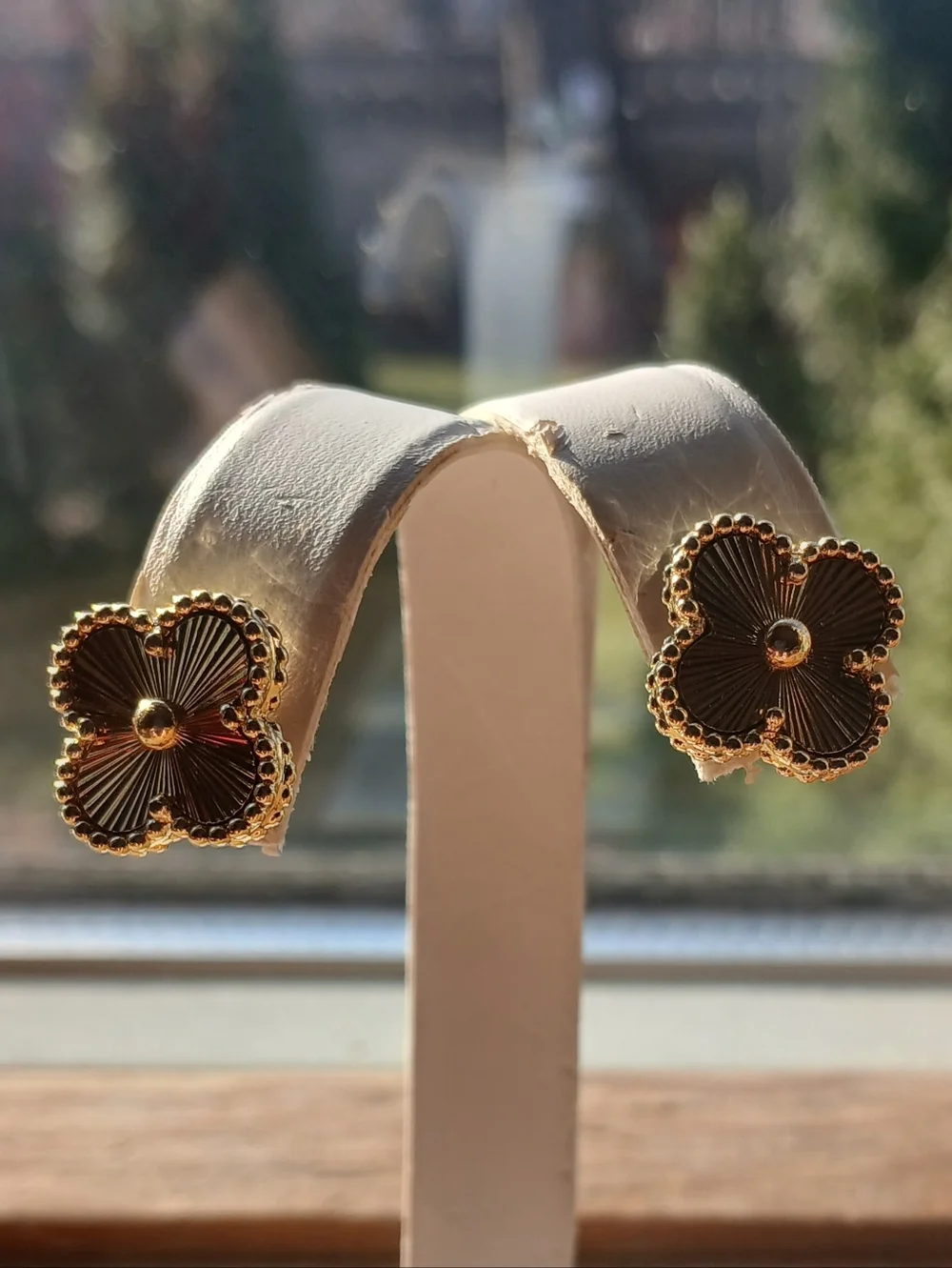 Most Excellent 18 K Gold Filled Radiant Clover Style Post Back Earrings - Picture 3 of 5
